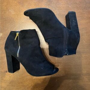 Chic Black Ankle Booties with Zipper Detail